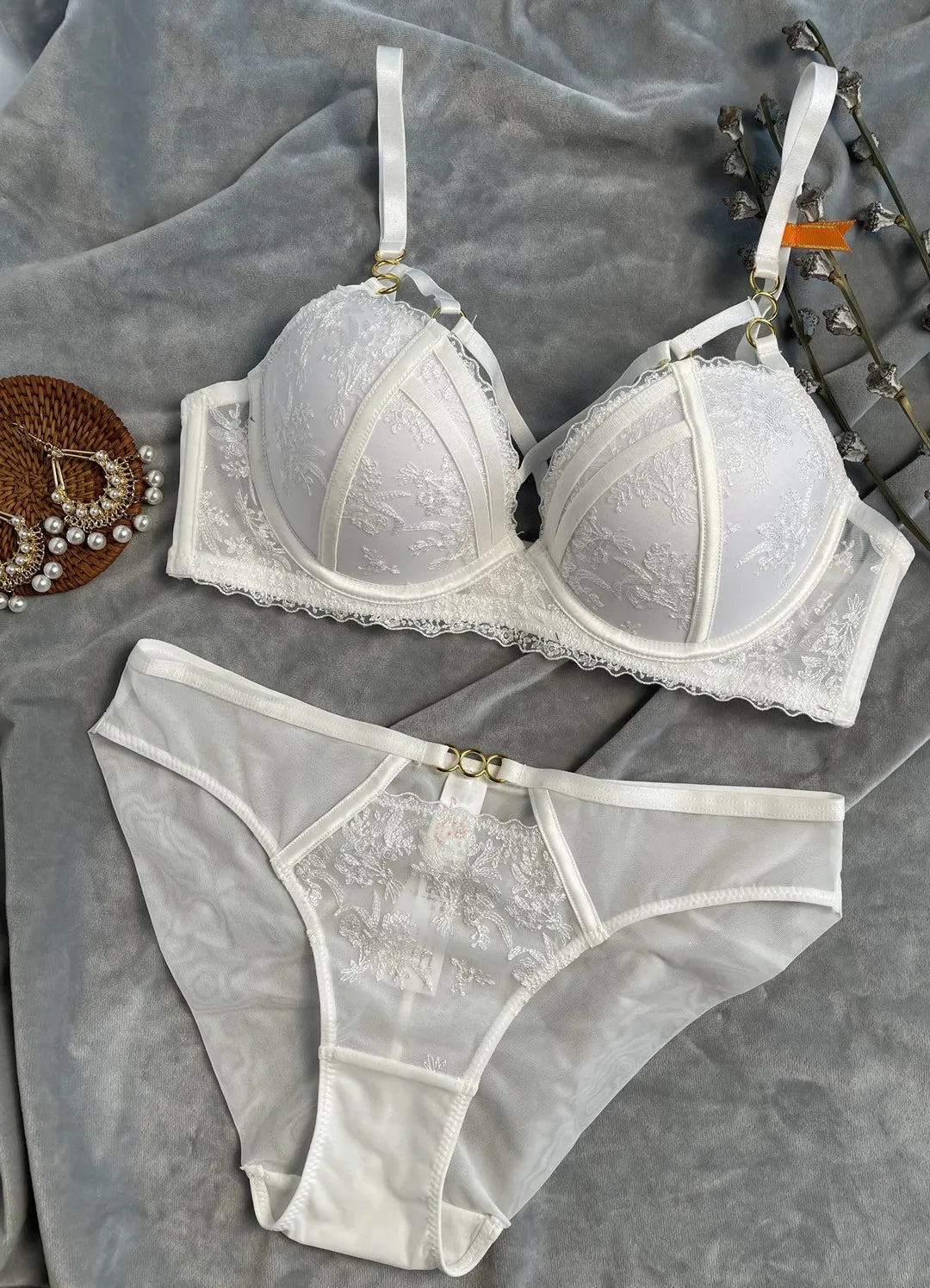 Ensemble lingerie dentelle deux pièces blanc semi transparent culotte Crépuscule