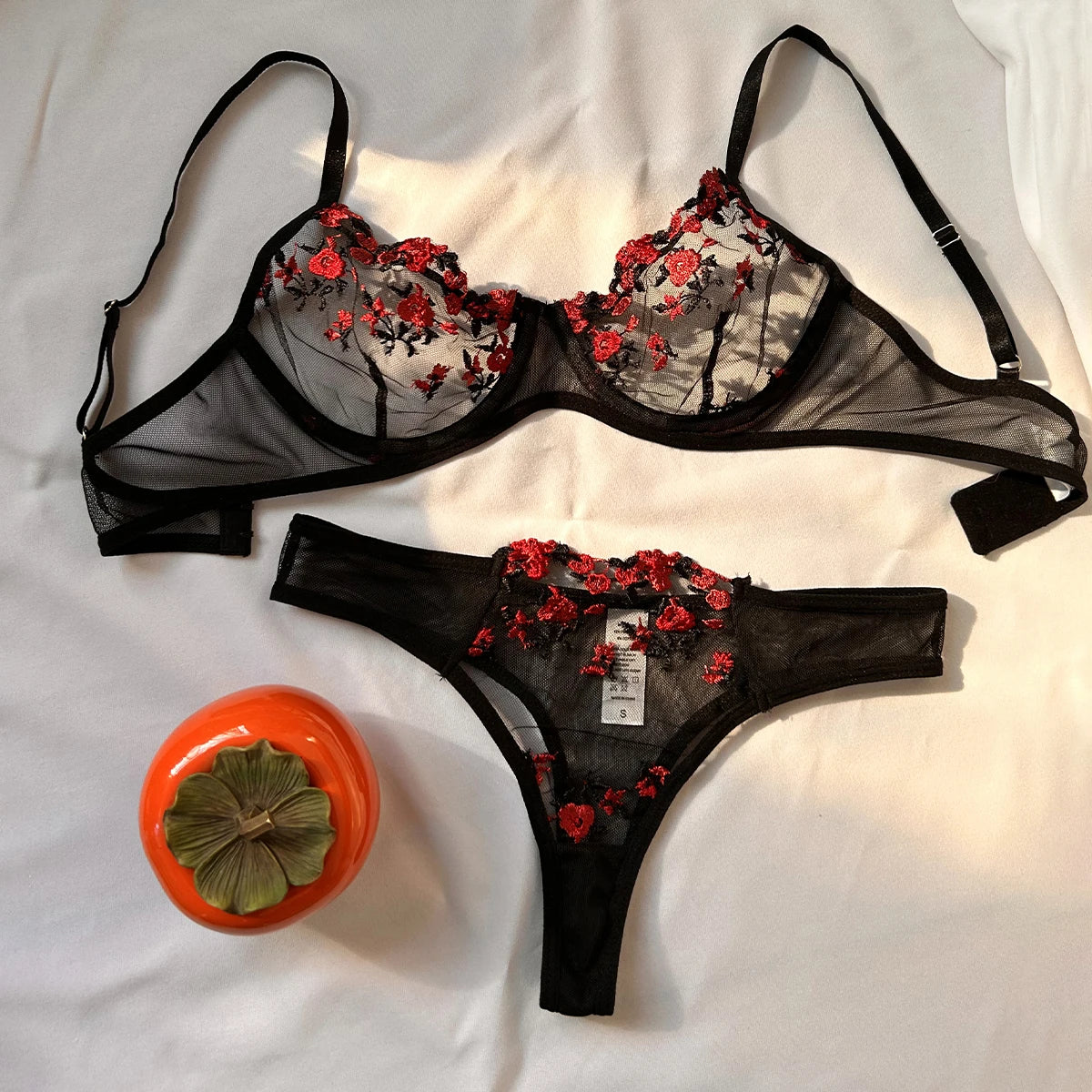 Lingerie transparente fleurie deux pièces string Au nom de la rose