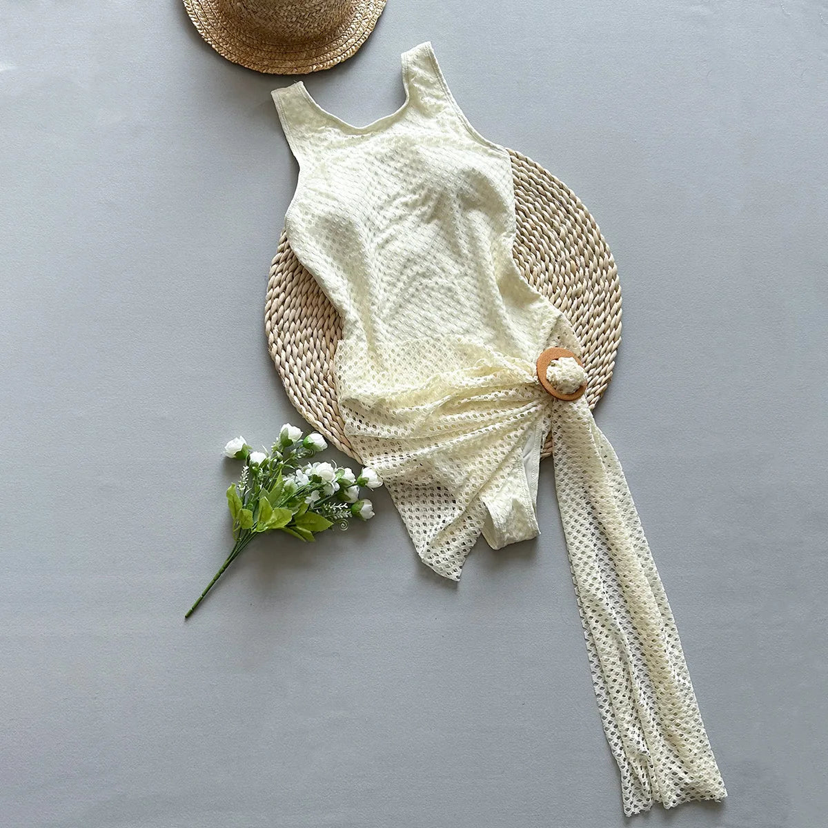 Maillot de bain échancré une pièce ivoire glamour paréo assorti Ozone