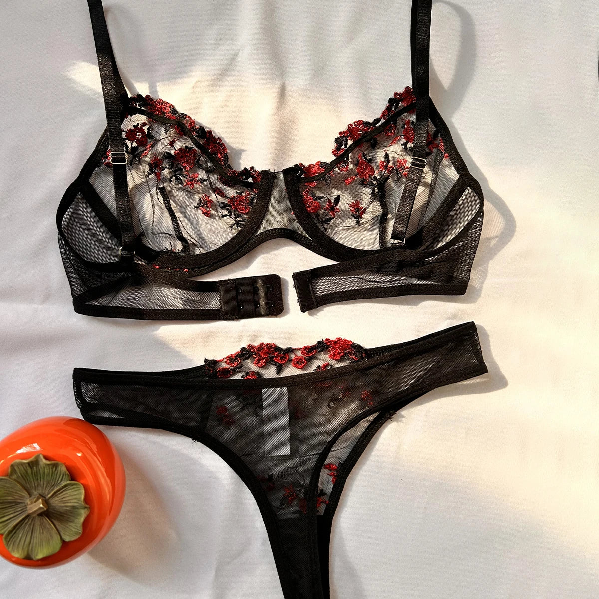 Lingerie transparente fleurie deux pièces string Au nom de la rose