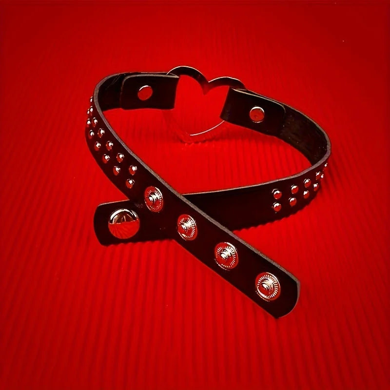 Collier punk gothique imitation cuir noir avec coeur et rivets inox