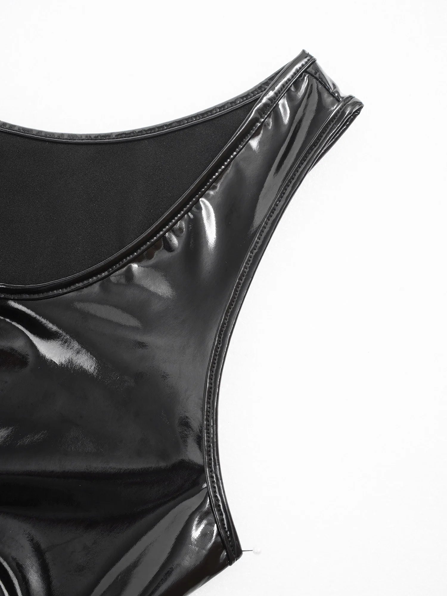 Women's crop top in faux latex with patent leather pull tab in black Nuée