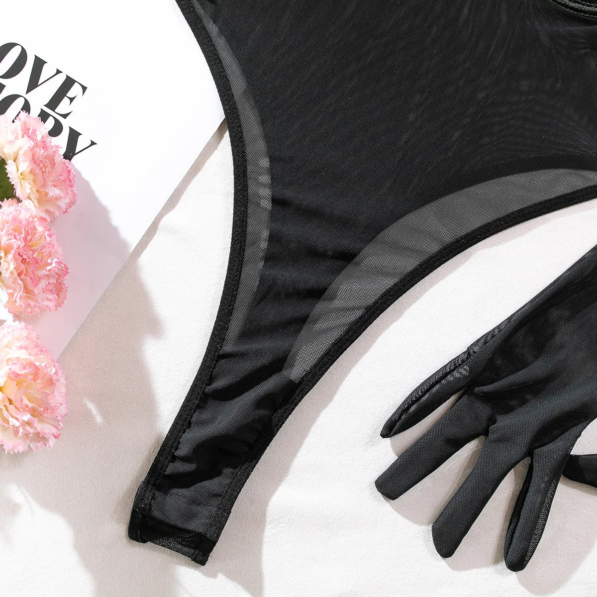 Body string femme noir bleu rouge transparent sexy avec gants Le Goûter