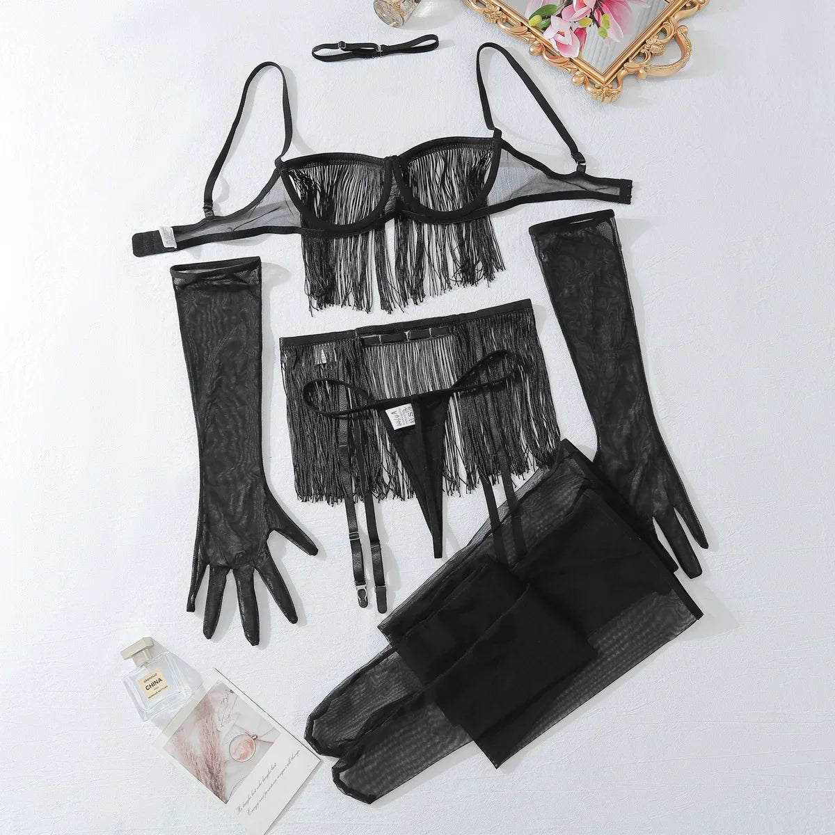 Ensemble lingerie 6 pièces à franges seins nus gants collants porte-jarretelles Millésime